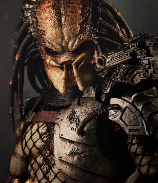 Hot Toys Predators Movie Classic Predator 1:6 Scale Figure